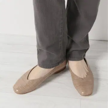 미사용 새상품 21.5cm 루탈론 스퀘어 V컷 플랫