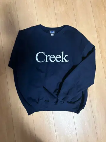 Creek 네이비 맨투맨