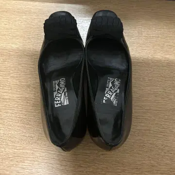 FERRAGAMO 블랙 리본 하이힐