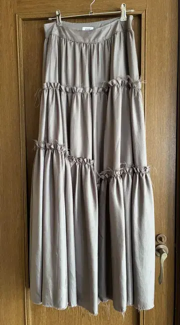 ELIE 티어드 롱 스커트 그레이