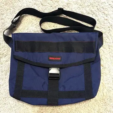 BRIEFING 숄더백