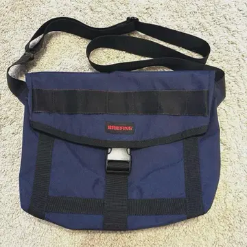 BRIEFING 숄더백