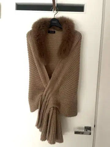 moussy 베이지 니트 판초 착용감, 통증 있음