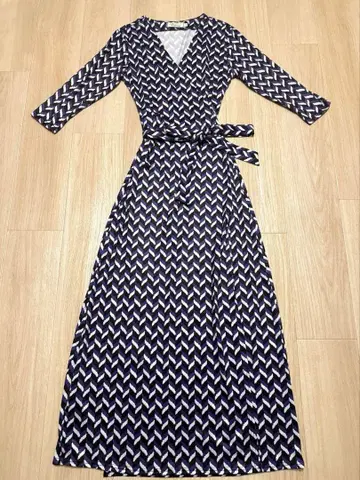 기하학 패턴 랩 원피스 (퍼플 x 블랙)