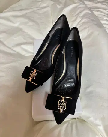 RANDA 블랙 벨벳 펌프스