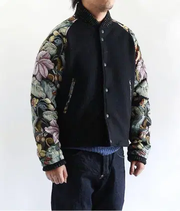 VOO 바시티 자켓