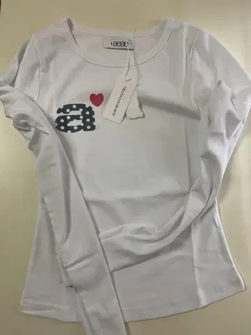 긴팔 T셔츠 화이트 폴카 도트 디자인