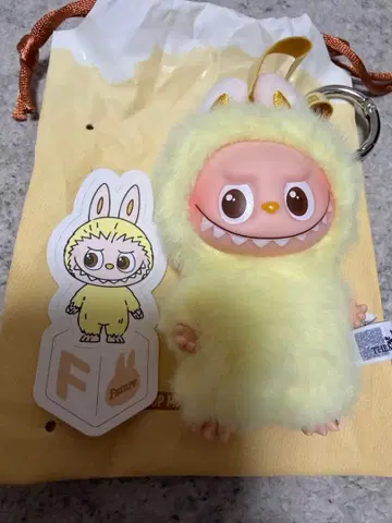 정품 미사용 새상품 Mini labubu F 박스 있음