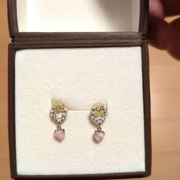 BLOOM 하트형 귀걸이