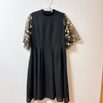 melot plus 블랙 자수 시스루 소매 원피스