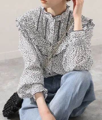 SLOBE IENA 프릴 핀턱 블라우스