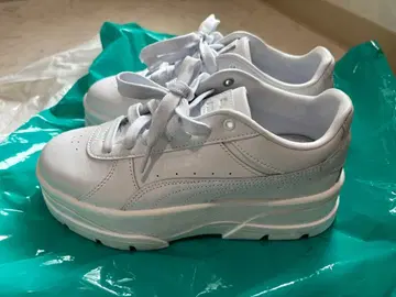 PUMA 우먼 리보 스니커즈