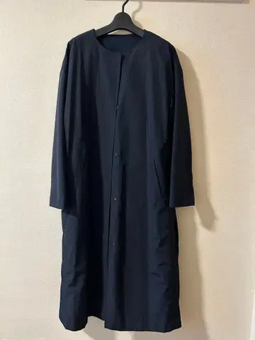 네이비 롱 코트 플리츠 부착