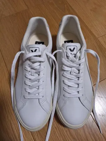 VEJA ESPLAR LEATHER 40 화이트