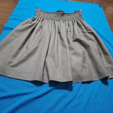 그레이 계열 체크 플레어 스커트 무릎 기장