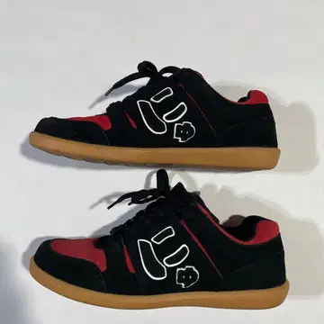 SANGACIO 뉴즈 스웨이드 블랙 x 레드 27cm 상자 없음
