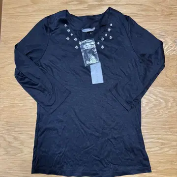 ANNE KLEIN 비쥬 장식 긴팔 T셔츠 S 블랙
