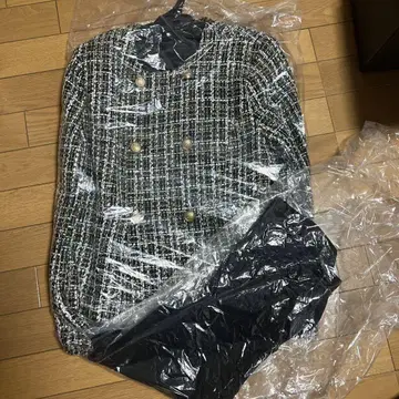 트위드 노카라 더블 자켓. 테이퍼드 블랙