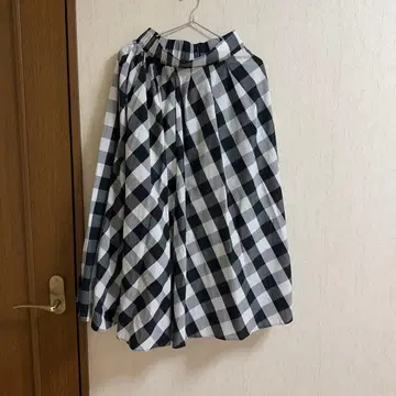 trefle 화이트 블랙 체크 플레어 스커트