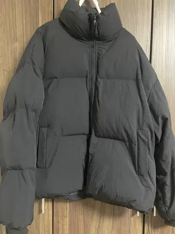 블랙 다운 자켓 하이넥