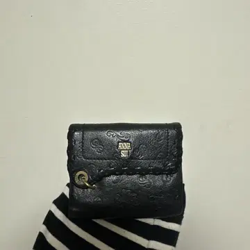 ANNA SUI 블랙 이단 접이식 지갑