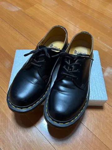 닥터마틴 3홀 부츠 24cm