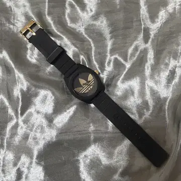 adidas Santiago 블랙 / 골드 손목시계