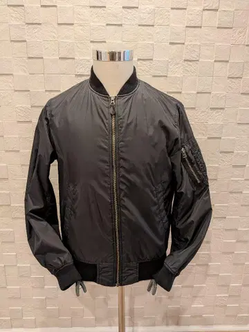 새상품급 중고 유니클로 MA-1 블루종 점퍼 블랙 M