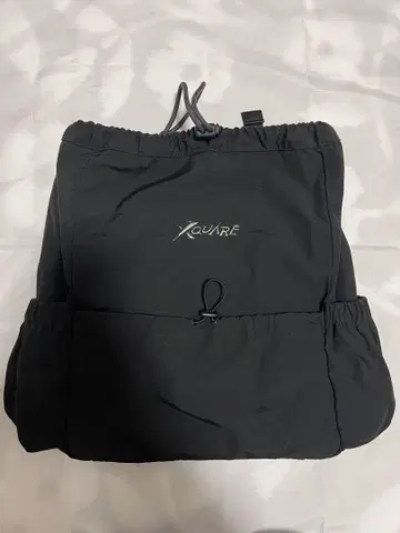 INI XQUARE 블랙 백팩