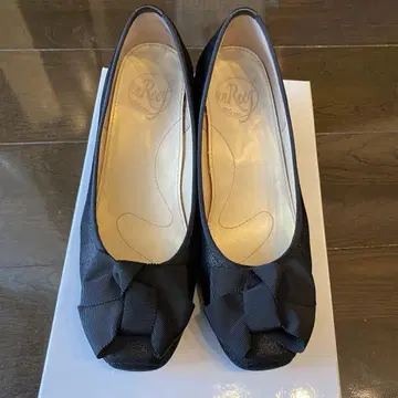 unReef 앙리프 리본 모티브 웨지 펌프스 블랙 23.5cm