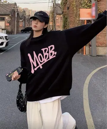 MoBB 로고 오버 사이즈 맨투맨
