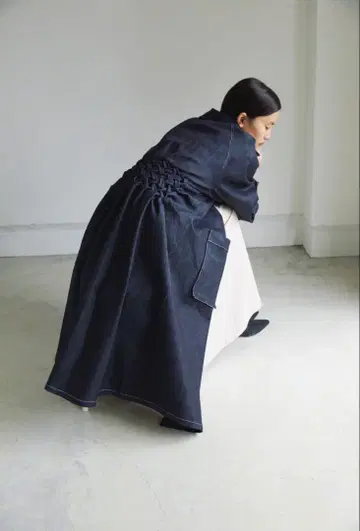 create clair Smocking trench coat