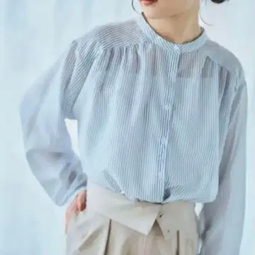 [새상품급] COHINA 백 슬릿 시어 스트라이프 셔츠