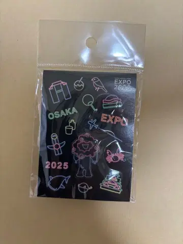 EXPO2025 핀 배지 네온 미야쿠미야쿠 1개