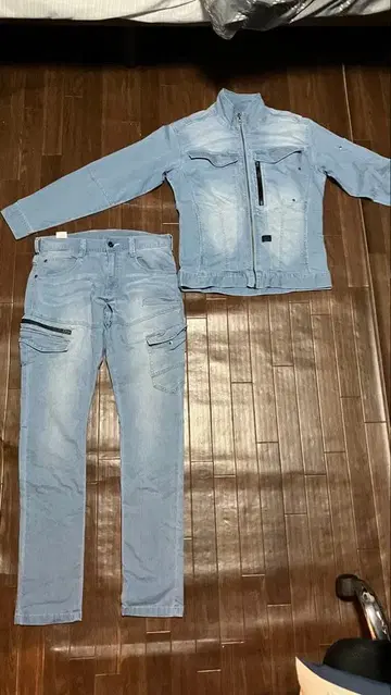 쿨 블루 자켓과 팬츠 세트