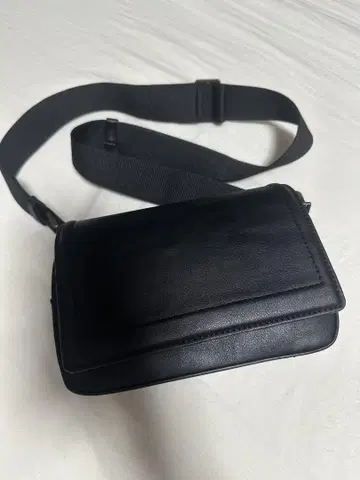 ZARA 블랙 레더 숄더백