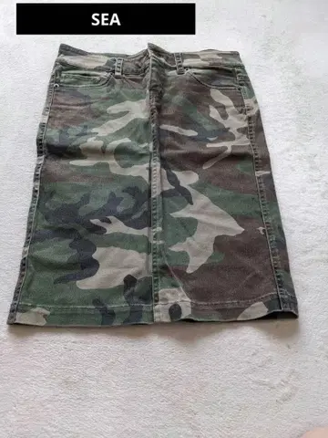 카모 패턴 타이트 스커트 무릎 기장