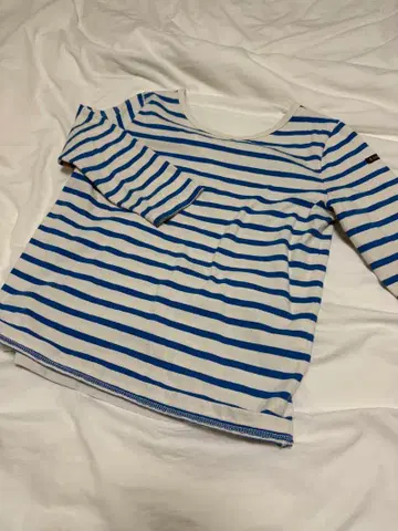 르 미노르 파랑 보더 등 V넥 7부 소매