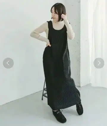 어반 리서치 셀프컷 플리츠 셔링 스커트