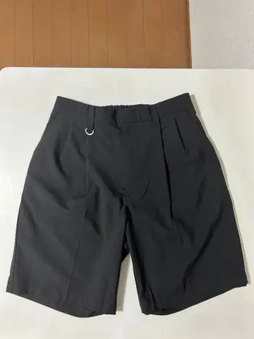 블랙 플리츠 하프 팬츠
