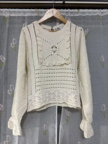 ZARA 레이스 니트 블라우스