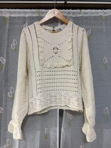 ZARA 레이스 니트 블라우스