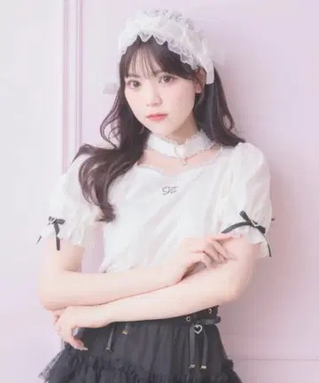 ROJITA 버클 초커 하트 컷 상의
