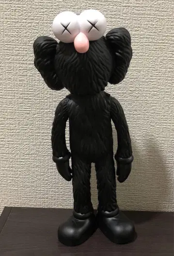 블랙 KAWS풍 세서미 스트리트 엘모 피규어