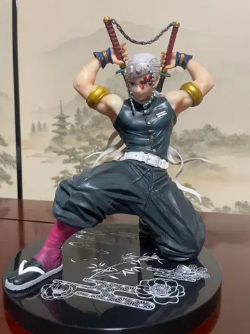 우즈이 텐겐 피규어