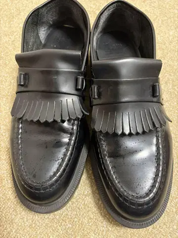 블랙 프린지 장식 가죽 로퍼 MARTENS 천연 가죽