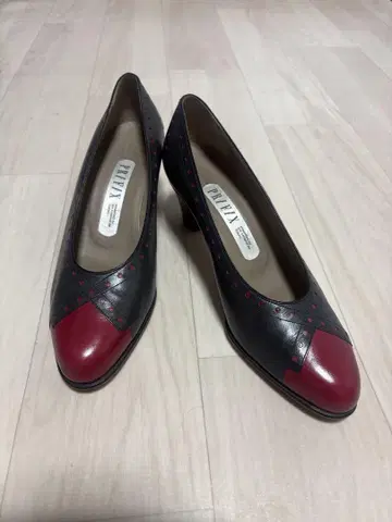 PR/F/X 네이비와 빨간색 펌프스 23cm