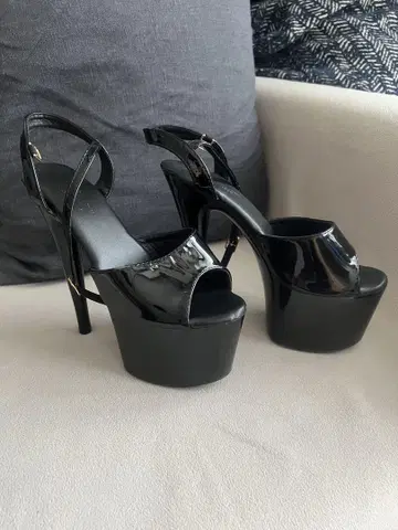 블랙 오픈토 플랫폼 힐 샌들