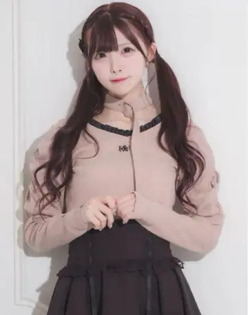 pium 초커 벨트 프릴 티셔츠 상의