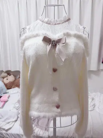 LIZLISA 어깨 트임 니트
